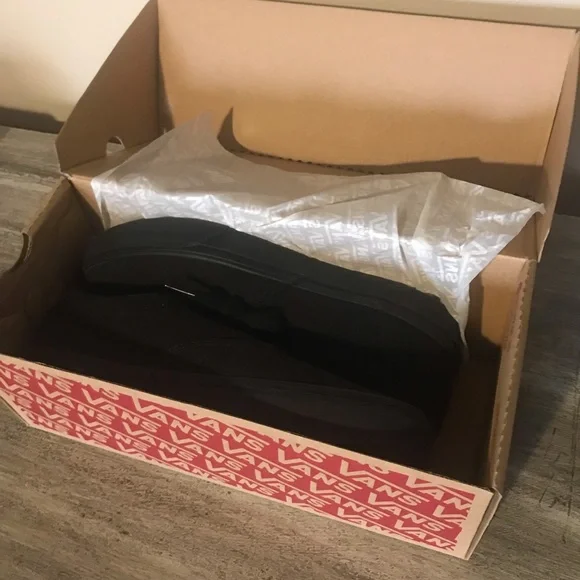 Brand New Black Vans! Size 9 - Picture 3 of 12